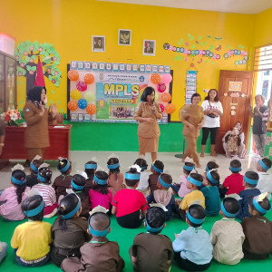 Kunjungan Dinas Pendidikan Kabupaten Nabire Hari Pertama Masuk Sekolah dan Kegiatan MPLS Tahun 2025